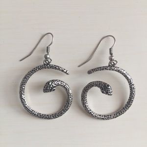 🎈Fun and cute snake earrings!
